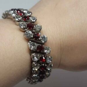 Beautiful Vintage "One Size Fits All" Extension Bracelet